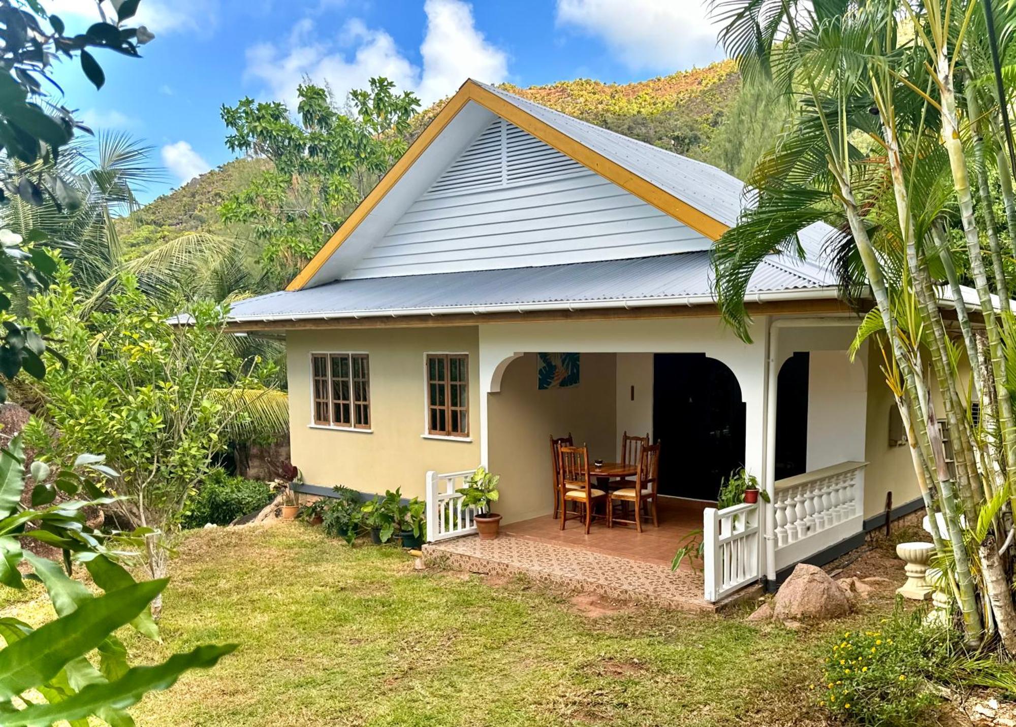 Jardin Marron Lägenhet Baie Sainte Anne Exteriör bild